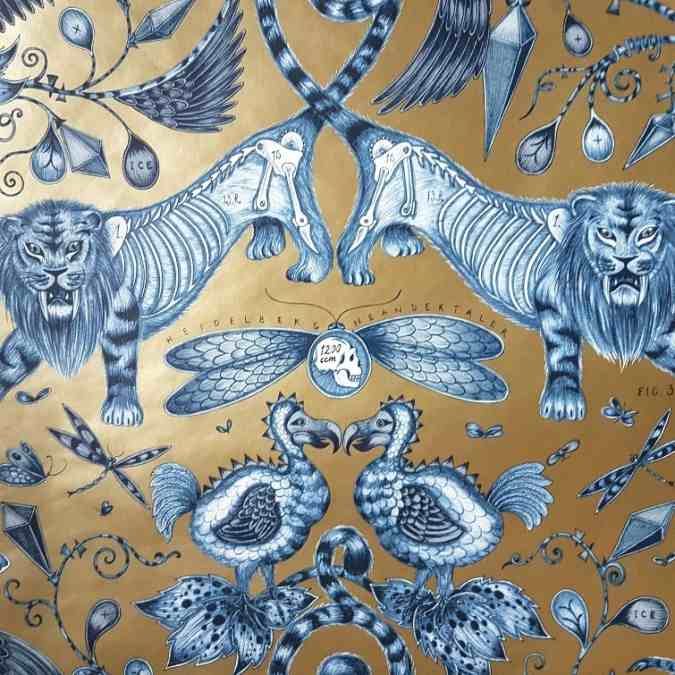 Extinct Clarke & Clarke Tapete blau gold Emma Shipley