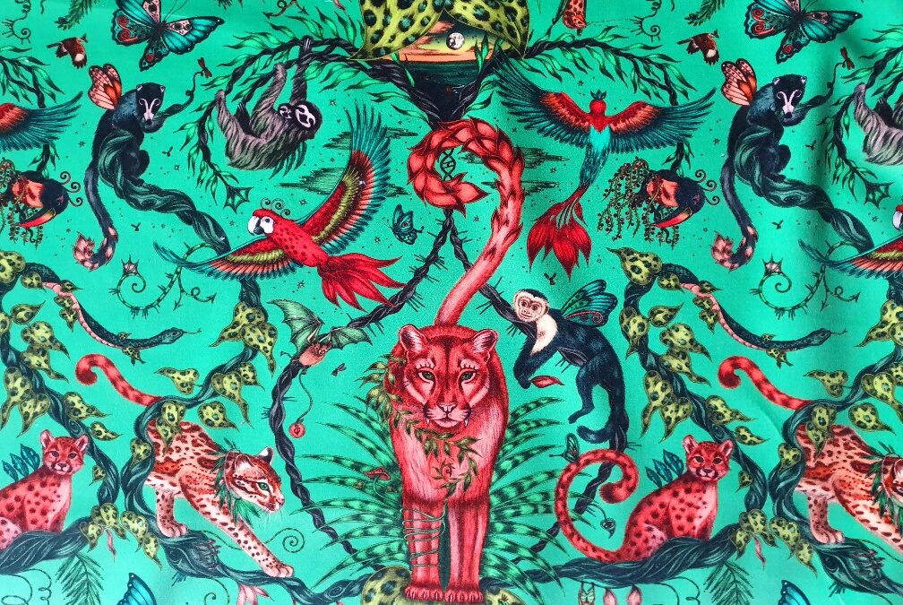 Bosque Dreams Velvet Polsterstoff by Emma Shipley Mythica