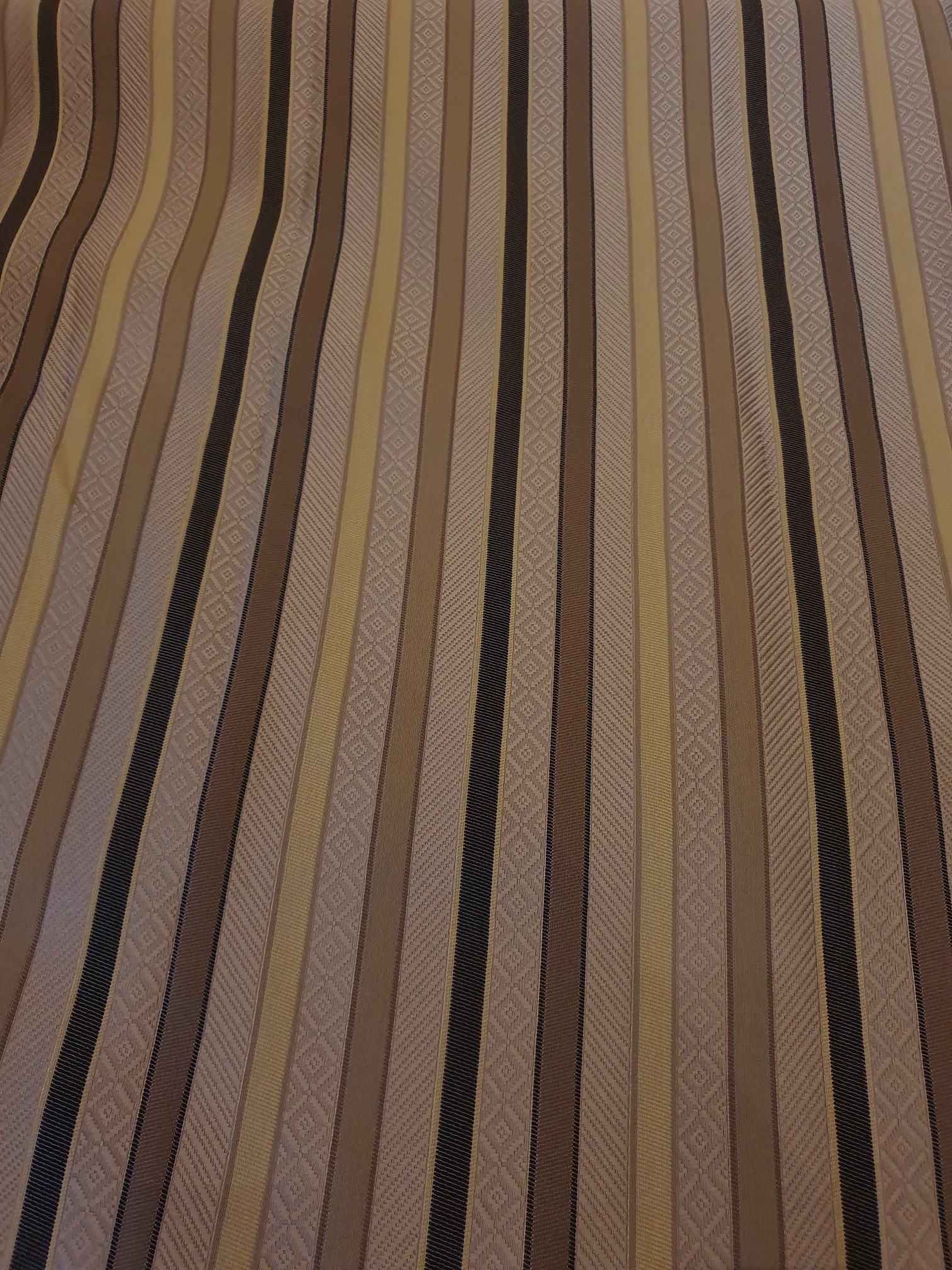 Anton Streifen Stoff Tabak in 280cm Höhe