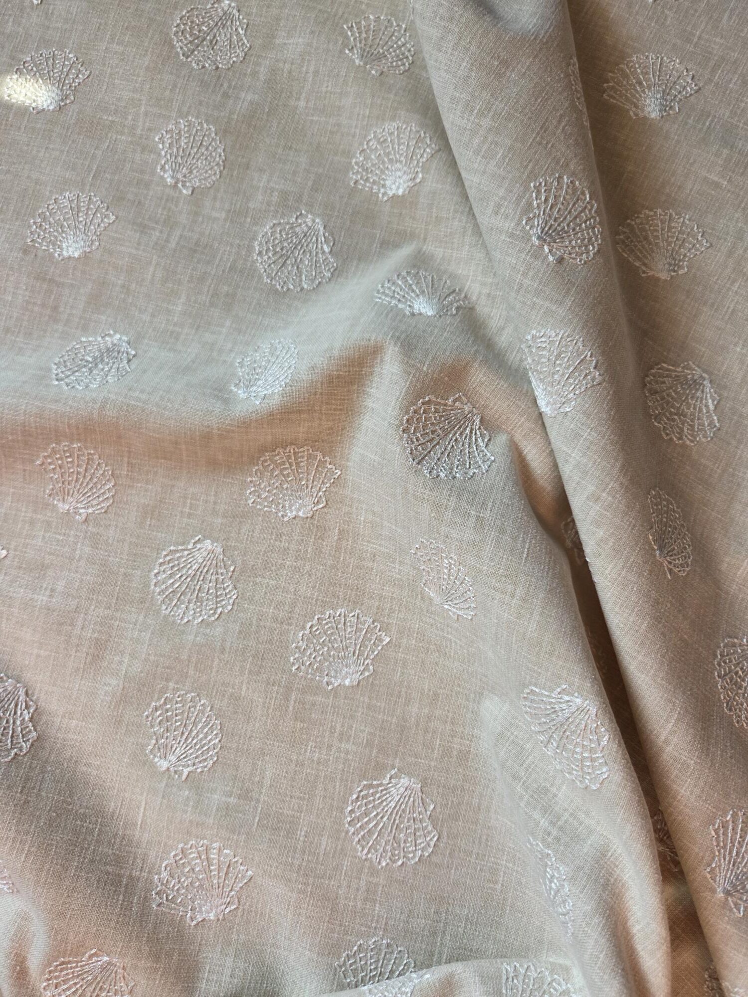 ...Muschelstickerei Dekostoff