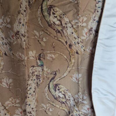 . Vorhang Pfau gefüttert