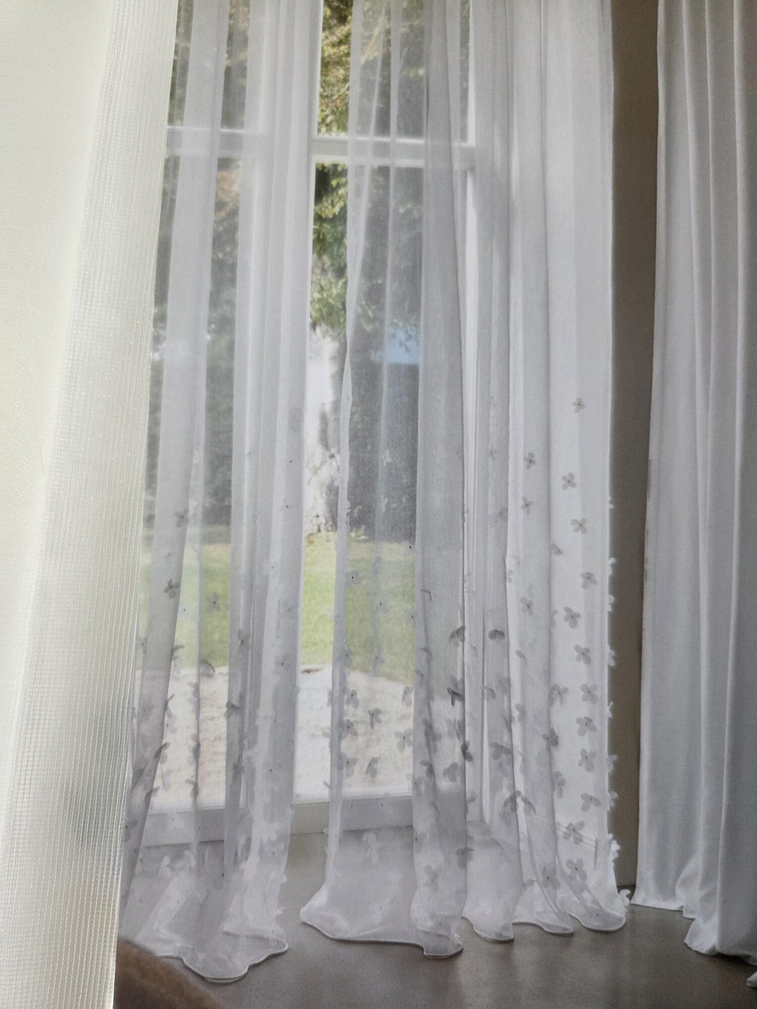 ..Dancing Daisy Gardine mit Applikation – Bild 2