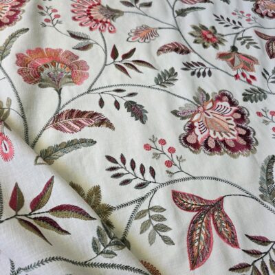 ...Louisa bunter Vorhangstoff Stickerei